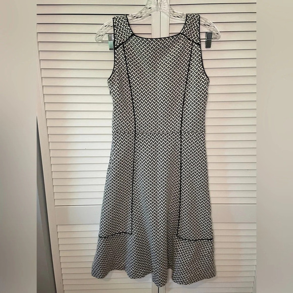 Lands’ End Women’s Dress Size 6T White Black Sleeveless A-Line Jacquard Flounce - Picture 8 of 16